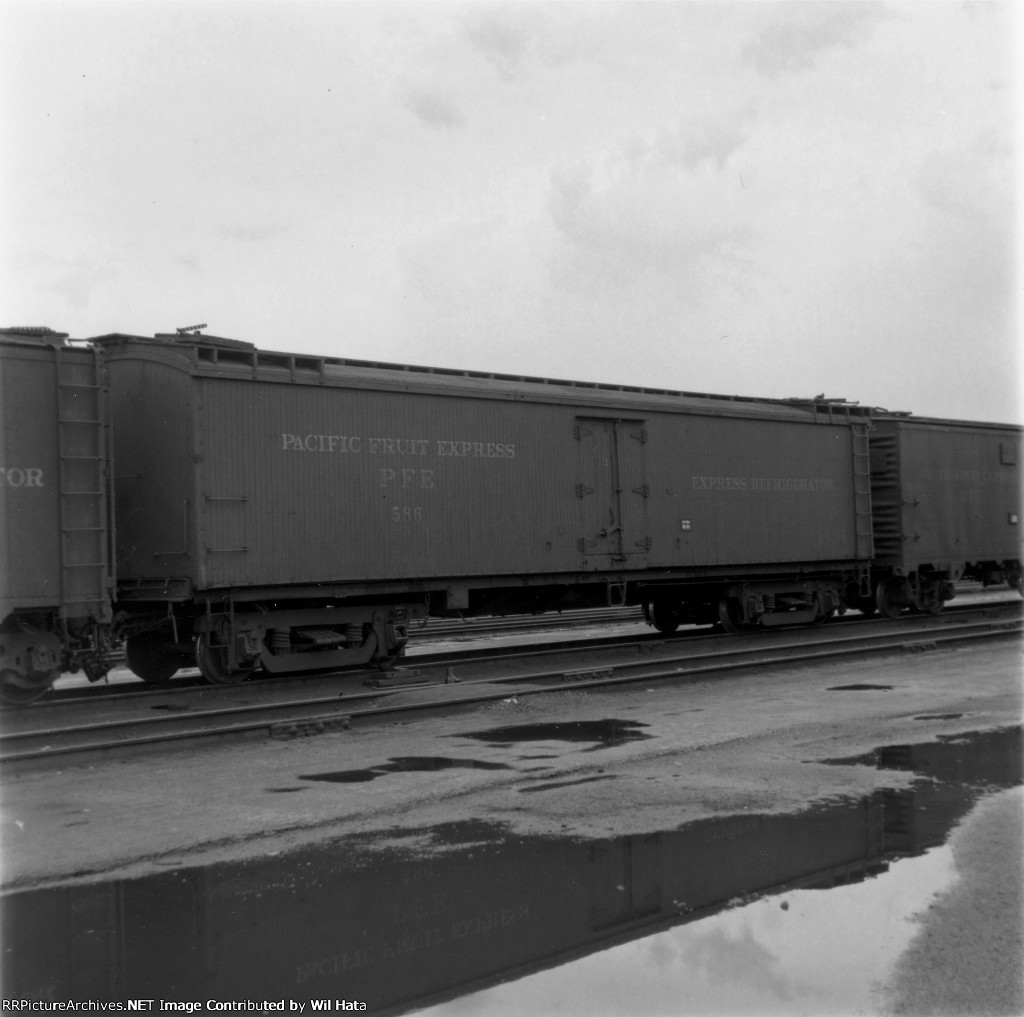 PFE Express Reefer 586
